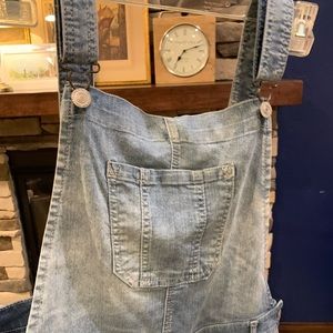 Light denim overalls by wallflower